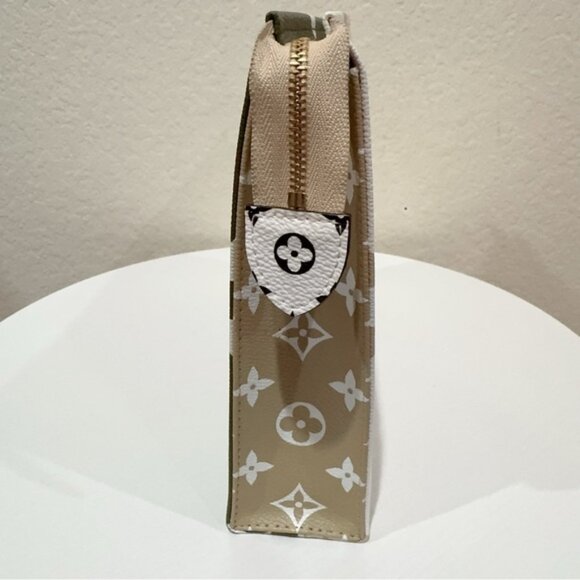 Authentic Louis Vuitton Toiletry Pouch 26 Monogram Giant Khaki Green White - Picture 12 of 16